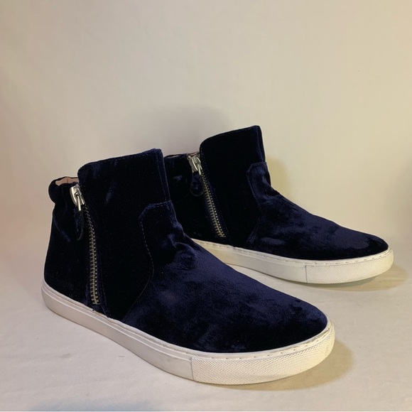 Gentle Souls by Kenneth Cole Dark Blue Velvet Ankle Booties Women's 9.5M - Picture 3 of 8